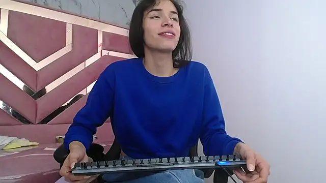 Mia swift ch online show from October 18, 3:13 pm