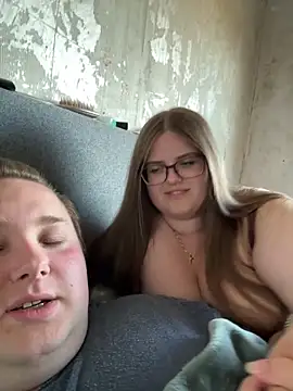 CurvyPaar2 online show from April 30, 5:52 pm