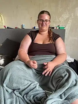 CurvyPaar2 online show from July 20, 6:32 pm