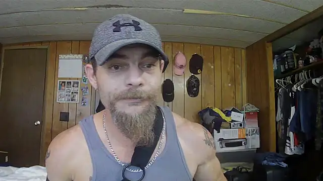 Snapshot of JohnnyBaby85 chatting on August 9, 8:47 pm JohnnyBaby85 online show from August 9, 8:47 pm