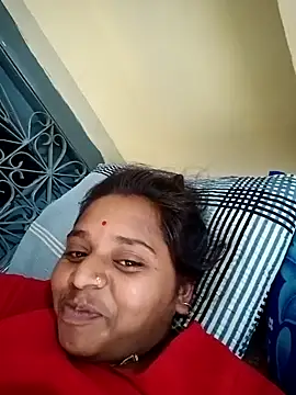 Snapshot of Hot_crety chatting on November 2, 6:38 am Hot crety online show from November 2, 6:38 am