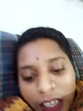 Snapshot of Hot_crety chatting on June 20, 8:39 am Hot crety online show from June 20, 8:39 am