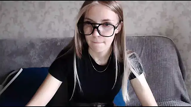 HitGyrl online show from October 2, 2:07 am