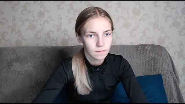 HitGyrl online show from October 8, 1:03 am