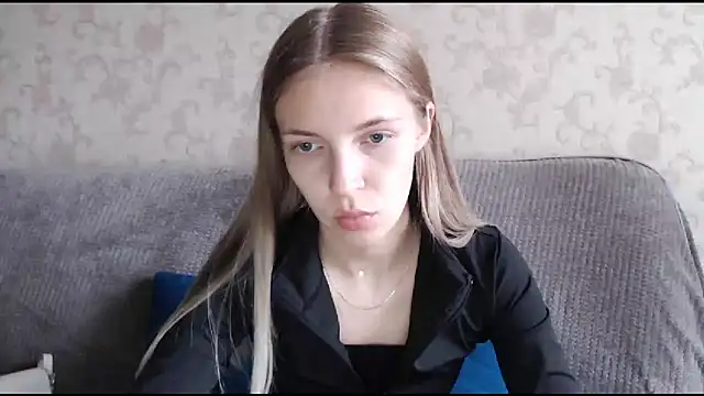 HitGyrl online show from October 23, 8:02 am