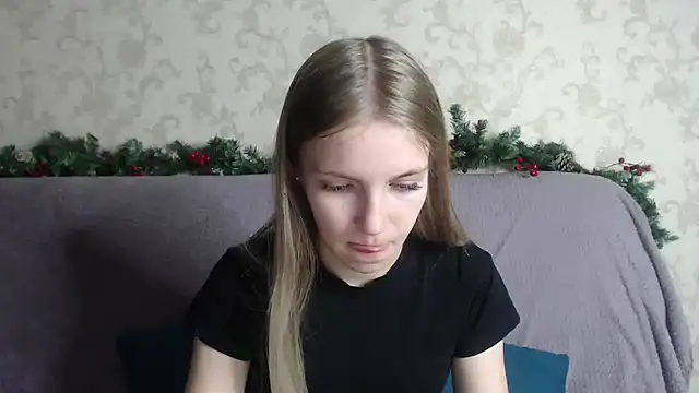 HitGyrl online show from December 18, 2:23 pm