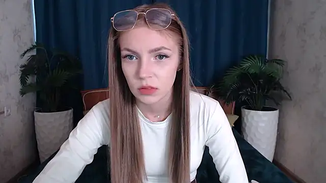 HitGyrl online show from April 27, 8:01 am