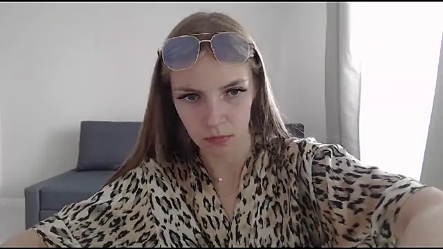 Snapshot of HitGyrl chatting on July 25, 8:56 am HitGyrl online show from July 25, 8:56 am