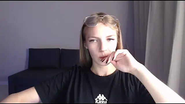 Snapshot of HitGyrl chatting on August 2, 4:38 pm HitGyrl online show from August 2, 4:38 pm
