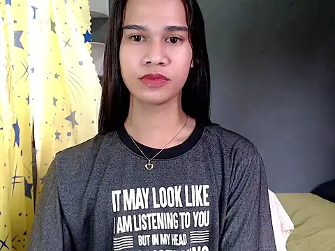 Snapshot of urseductivebarbie_xx chatting on November 23, 6:13 am urseductivebarbie xx online show from November 23, 6:13 am