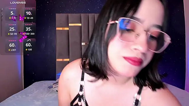 Snapshot of SweetAnya01 chatting on November 12, 4:13 am SweetAnya01 online show from November 12, 4:13 am