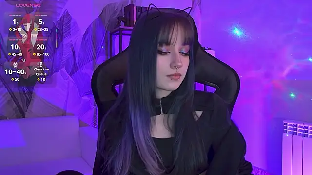 Snapshot of LiliLuna chatting on February 11, 3:28 pm LiliLuna online show from February 11, 3:28 pm