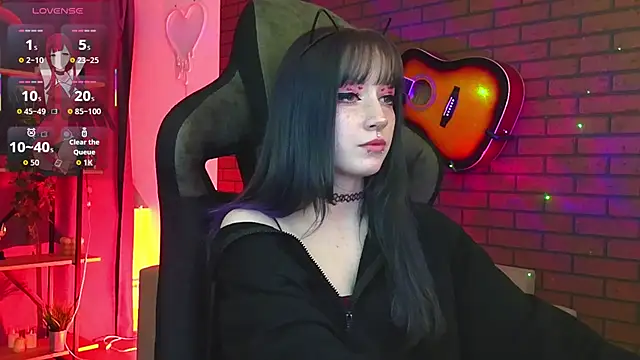 Snapshot of LiliLuna chatting on February 12, 4:35 pm LiliLuna online show from February 12, 4:35 pm