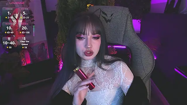 Snapshot of LiliLuna chatting on February 13, 3:41 pm LiliLuna online show from February 13, 3:41 pm