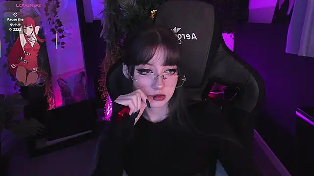 Snapshot of LiliLuna chatting on February 18, 4:03 pm LiliLuna online show from February 18, 4:03 pm