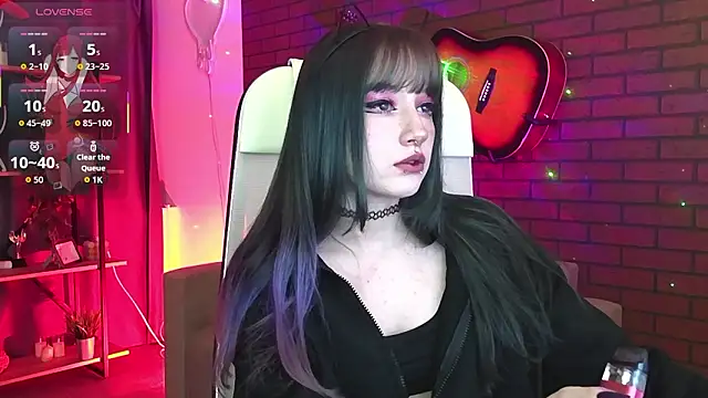 Snapshot of LiliLuna chatting on February 19, 4:14 pm LiliLuna online show from February 19, 4:14 pm