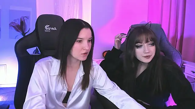 Snapshot of LiliLuna chatting on February 27, 12:27 pm LiliLuna online show from February 27, 12:27 pm