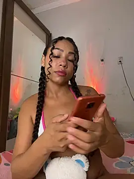 jhennyfer online show from December 5, 4:32 am