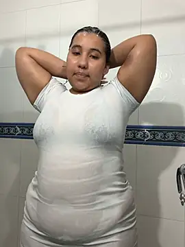 Snapshot of la_pequena_culona chatting on April 15, 9:26 pm la pequena culona online show from April 15, 9:26 pm