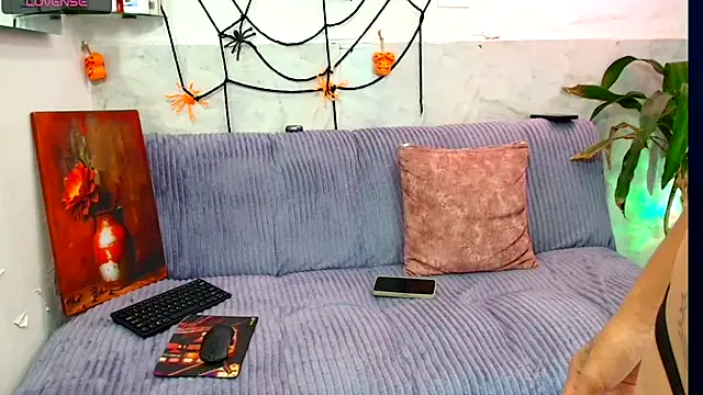 Snapshot of Luna_logan chatting on October 30, 2:24 am Luna logan online show from October 30, 2:24 am