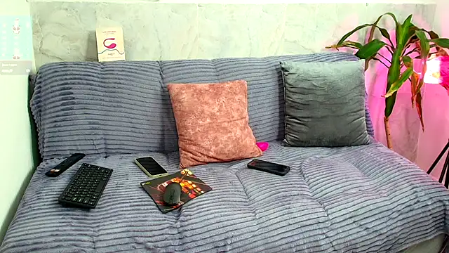 Snapshot of Luna_logan chatting on November 27, 3:52 am Luna logan online show from November 27, 3:52 am