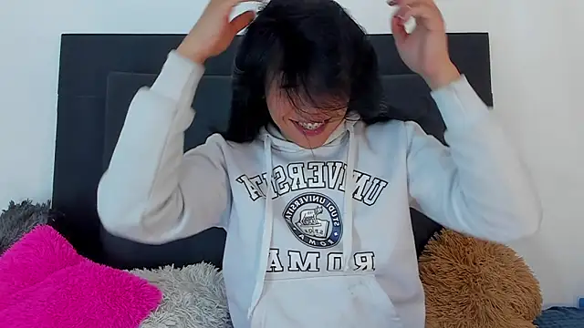 Adrianna Arias online show from December 17, 4:13 pm