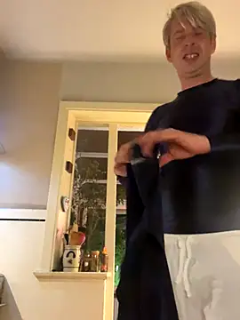 Snapshot of lebensfroh chatting on December 3, 10:08 pm lebensfroh online show from December 3, 10:08 pm