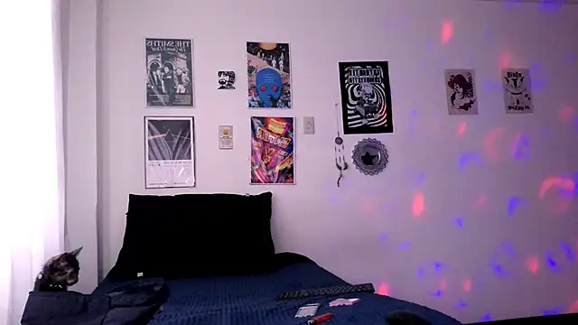 plutonbluemooon333 online show from December 17, 8:59 pm