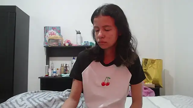 Snapshot of nathaly_jones_ chatting on June 3, 12:19 pm nathaly jones online show from June 3, 12:19 pm