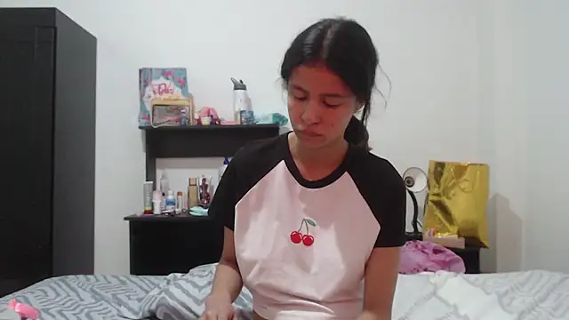 Snapshot of nathaly_jones_ chatting on June 3, 2:33 pm nathaly jones online show from June 3, 2:33 pm