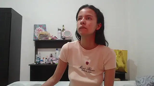 Snapshot of nathaly_jones_ chatting on June 15, 12:29 pm nathaly jones online show from June 15, 12:29 pm