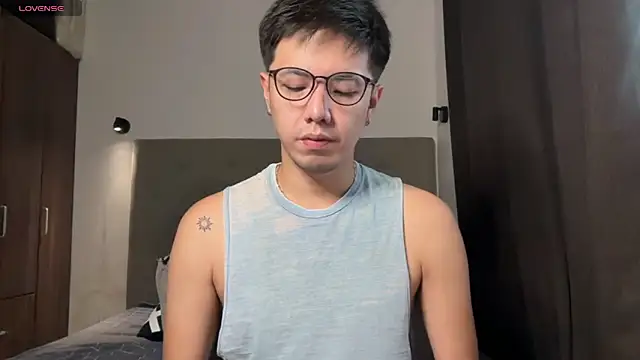Snapshot of Addictiveboi chatting on May 7, 2:50 am Addictiveboi online show from May 7, 2:50 am