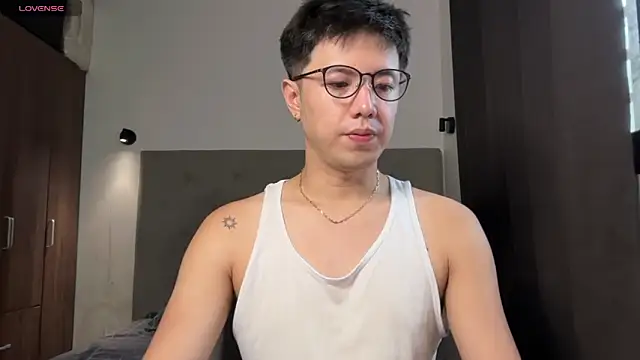 Snapshot of Addictiveboi chatting on May 8, 3:23 am Addictiveboi online show from May 8, 3:23 am