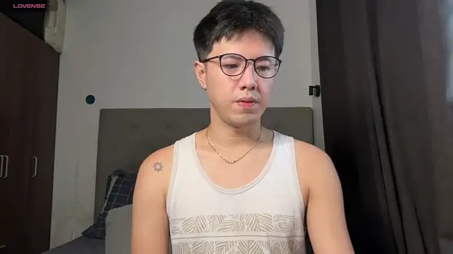 Snapshot of Addictiveboi chatting on May 10, 4:17 am Addictiveboi online show from May 10, 4:17 am