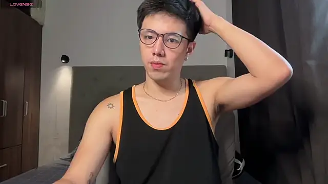 Snapshot of Addictiveboi chatting on May 12, 2:52 am Addictiveboi online show from May 12, 2:52 am