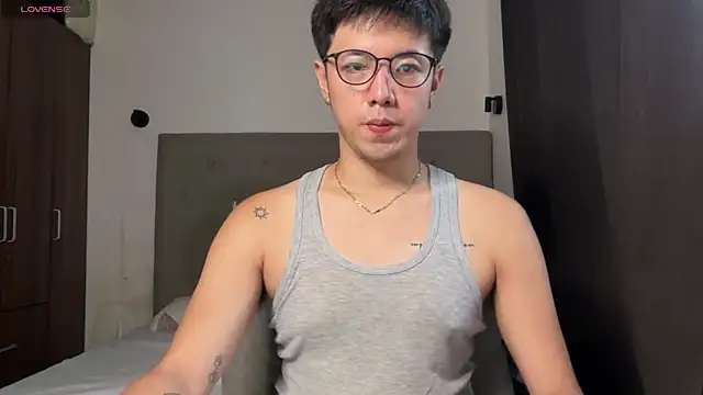 Snapshot of Addictiveboi chatting on May 15, 3:35 am Addictiveboi online show from May 15, 3:35 am