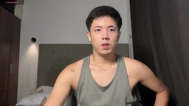 Snapshot of Addictiveboi chatting on May 16, 2:19 am Addictiveboi online show from May 16, 2:19 am