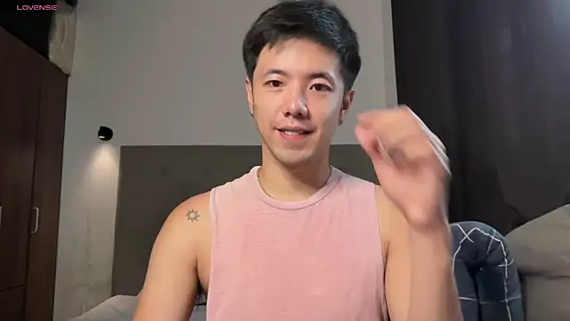 Snapshot of Addictiveboi chatting on May 17, 1:25 am Addictiveboi online show from May 17, 1:25 am