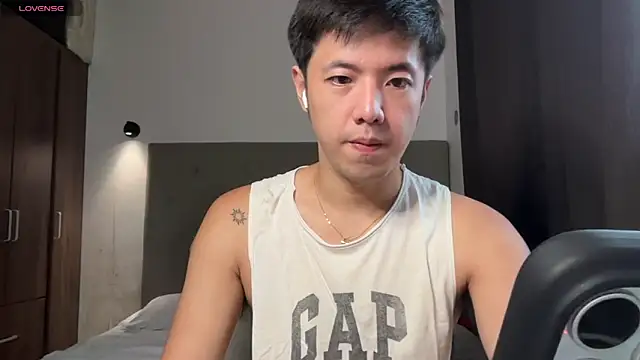 Snapshot of Addictiveboi chatting on May 24, 1:32 am Addictiveboi online show from May 24, 1:32 am
