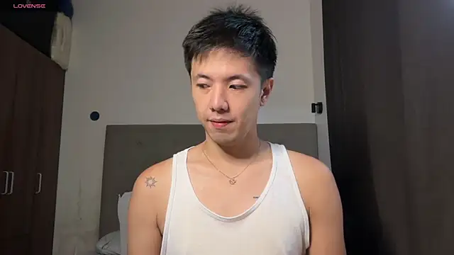 Snapshot of Addictiveboi chatting on June 2, 2:02 am Addictiveboi online show from June 2, 2:02 am