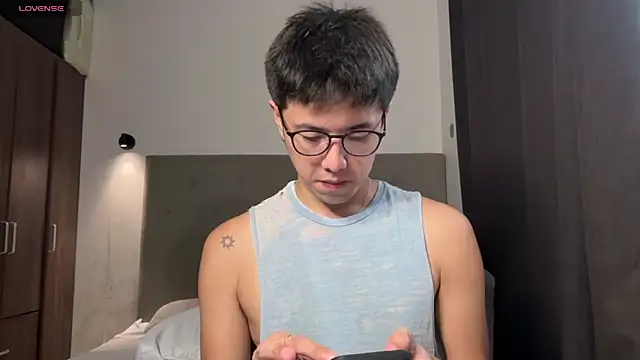 Snapshot of Addictiveboi chatting on June 3, 3:42 am Addictiveboi online show from June 3, 3:42 am