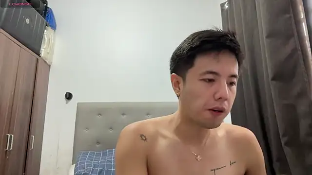 Snapshot of Addictiveboi chatting on June 4, 3:23 am Addictiveboi online show from June 4, 3:23 am
