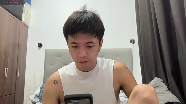 Snapshot of Addictiveboi chatting on June 8, 4:13 am Addictiveboi online show from June 8, 4:13 am