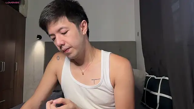 Snapshot of Addictiveboi chatting on June 17, 2:14 am Addictiveboi online show from June 17, 2:14 am