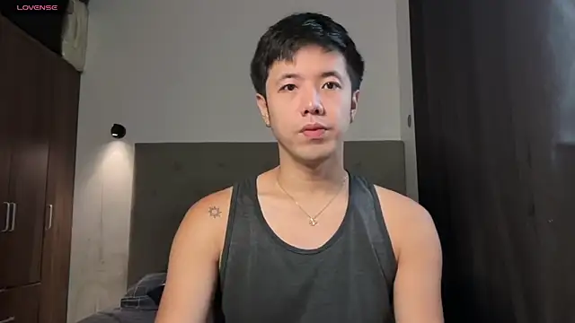Snapshot of Addictiveboi chatting on June 19, 1:32 am Addictiveboi online show from June 19, 1:32 am