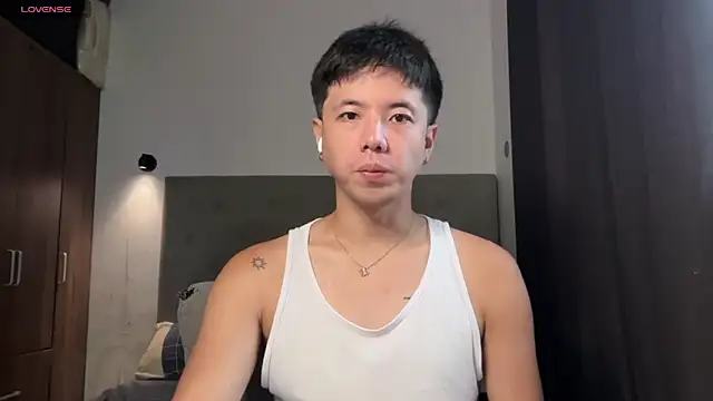 Snapshot of Addictiveboi chatting on June 26, 2:38 am Addictiveboi online show from June 26, 2:38 am