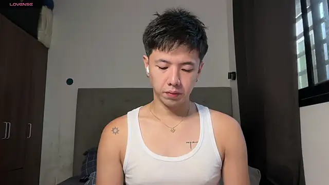 Snapshot of Addictiveboi chatting on June 27, 12:59 am Addictiveboi online show from June 27, 12:59 am
