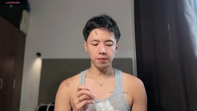 Snapshot of Addictiveboi chatting on July 2, 3:23 am Addictiveboi online show from July 2, 3:23 am