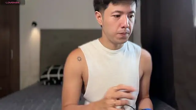 Snapshot of Addictiveboi chatting on July 7, 4:04 am Addictiveboi online show from July 7, 4:04 am