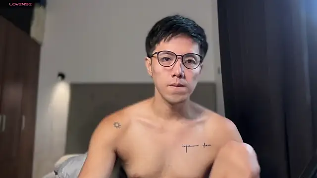 Snapshot of Addictiveboi chatting on August 3, 3:27 am Addictiveboi online show from August 3, 3:27 am